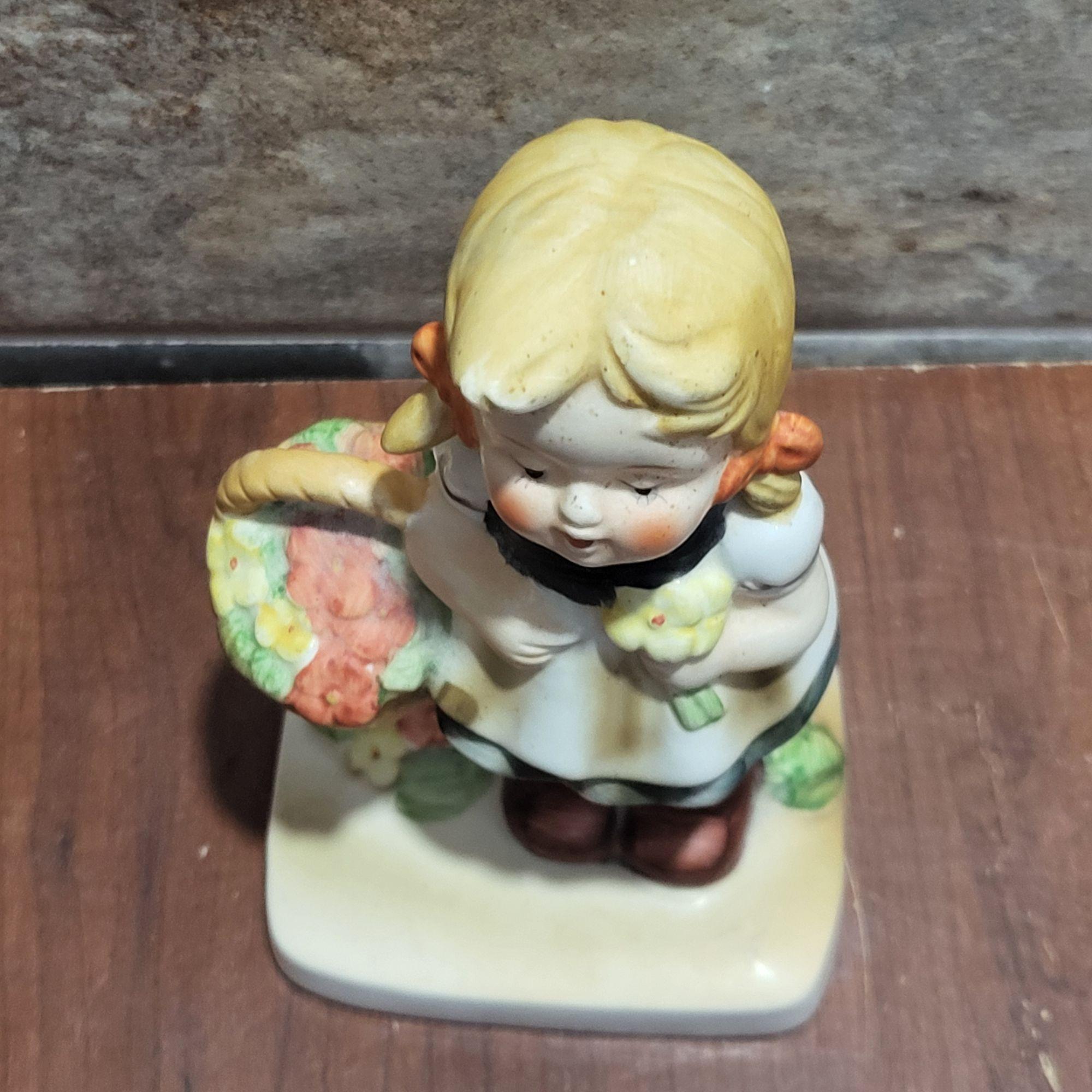 花籠を持つ少女の陶器の置物 - Etsy 日本