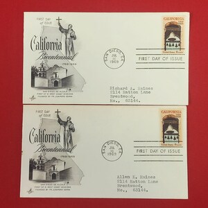 以下が含まれることがあります： カリフォルニア州の建国200周年（1769-1969年）を記念した、初日発行の白い封筒2枚。各封筒には、ミッション、十字架を持つ修道士の白黒イラスト、およびミッションベルが描かれた6セントのカリフォルニア切手が貼付されています。