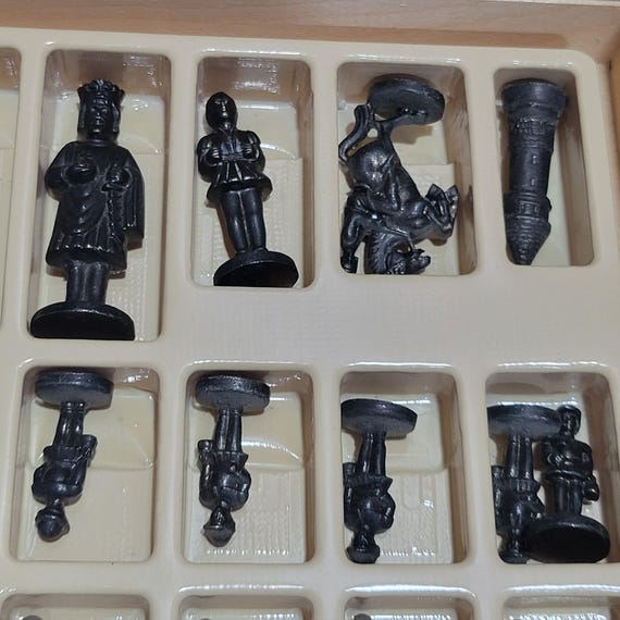Szachy Królewskie Royal Chess Set Metal Pieces Wooden Box - Etsy display picture 1