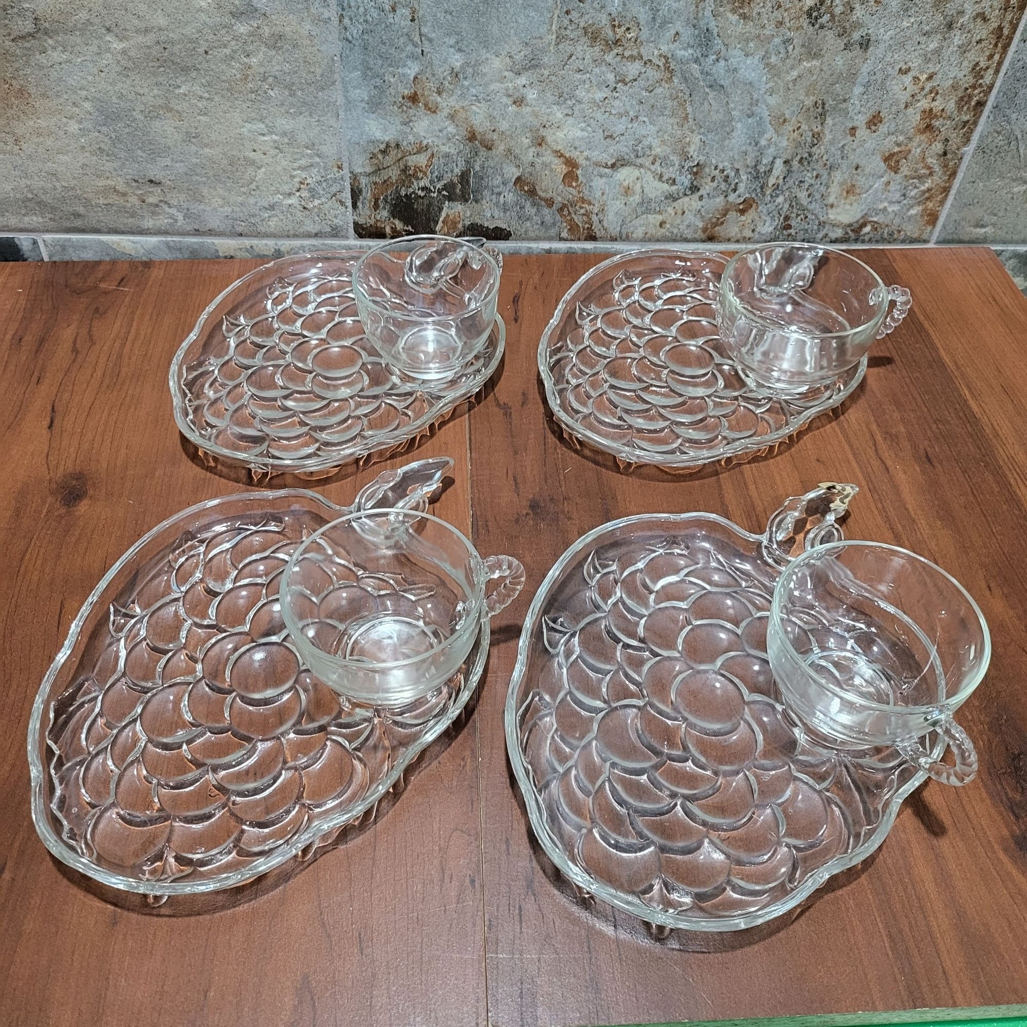 VTG クリアガラス食器スナックセット 4 皿 カップ 4個 - Etsy 日本
