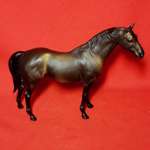 Vintage Thoroughbred Dark Horse Figure