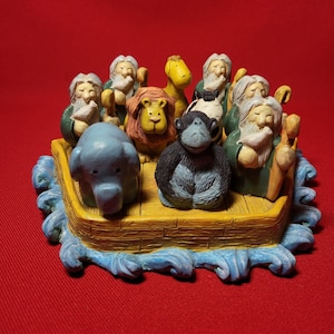 Vintage Terry&#39;s Village Hand Painted Resin Noah&#39;s Ark Tic Tac Toe Game