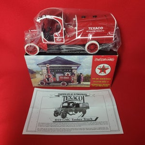 Texaco 1919 GMC Tanker Truck Collector Series 17 Bank Diecast 2000 NIB