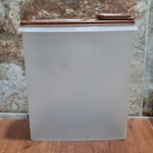 Vintage Tupperware XL Cereal Keeper Store-N-Pour container bruin klapdeksel
