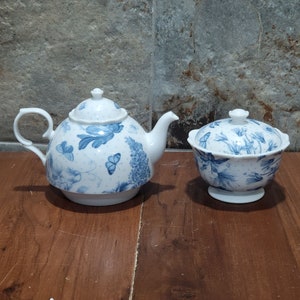 Portmeirion Botanic Blue Porcelain Teapot and Sugar Bowl