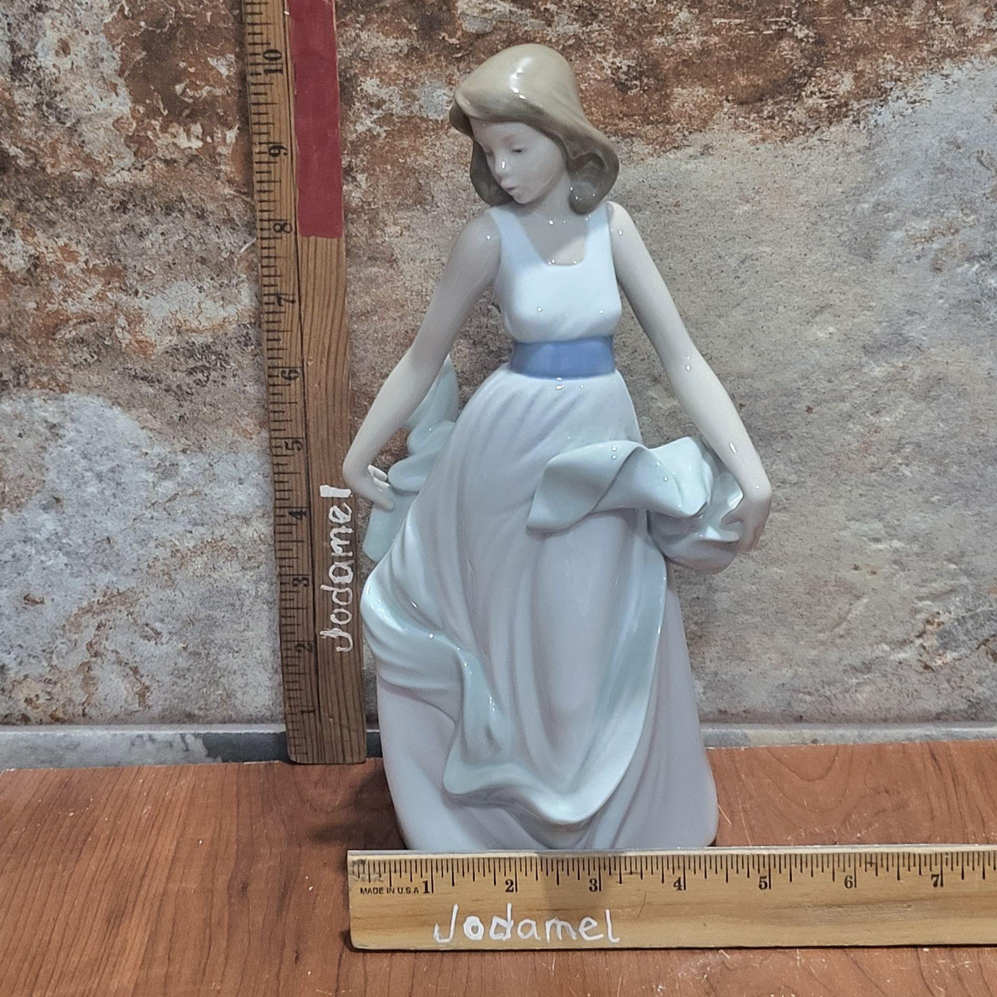 ヴィンテージ リヤドロ ナオ 空中を歩く磁器の置物 - Etsy 日本