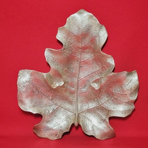 Gegossenes massives Messing Feigenblatt Dish Tablett von Virginia Metalcrafters Circa 1948