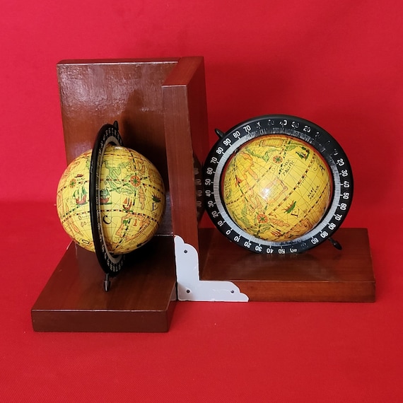 Vintage des années 1960 globe terrestre/supports en bois serre-livres - Canada