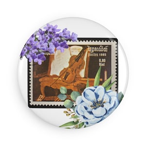 A Bard&#39;s Violin Button Magnet, Round
