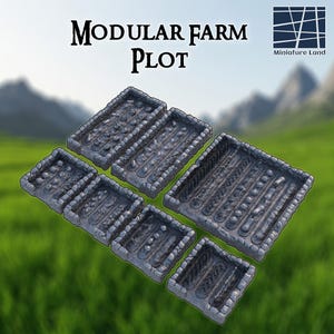Puede incluir: Un conjunto de parcelas de granja modulares grises con superficies texturizadas y varios diseños. La imagen incluye el texto "MODULAR FARM PLOT" y el logotipo de "Miniature Land". Las parcelas están dispuestas sobre un fondo verde y herboso.