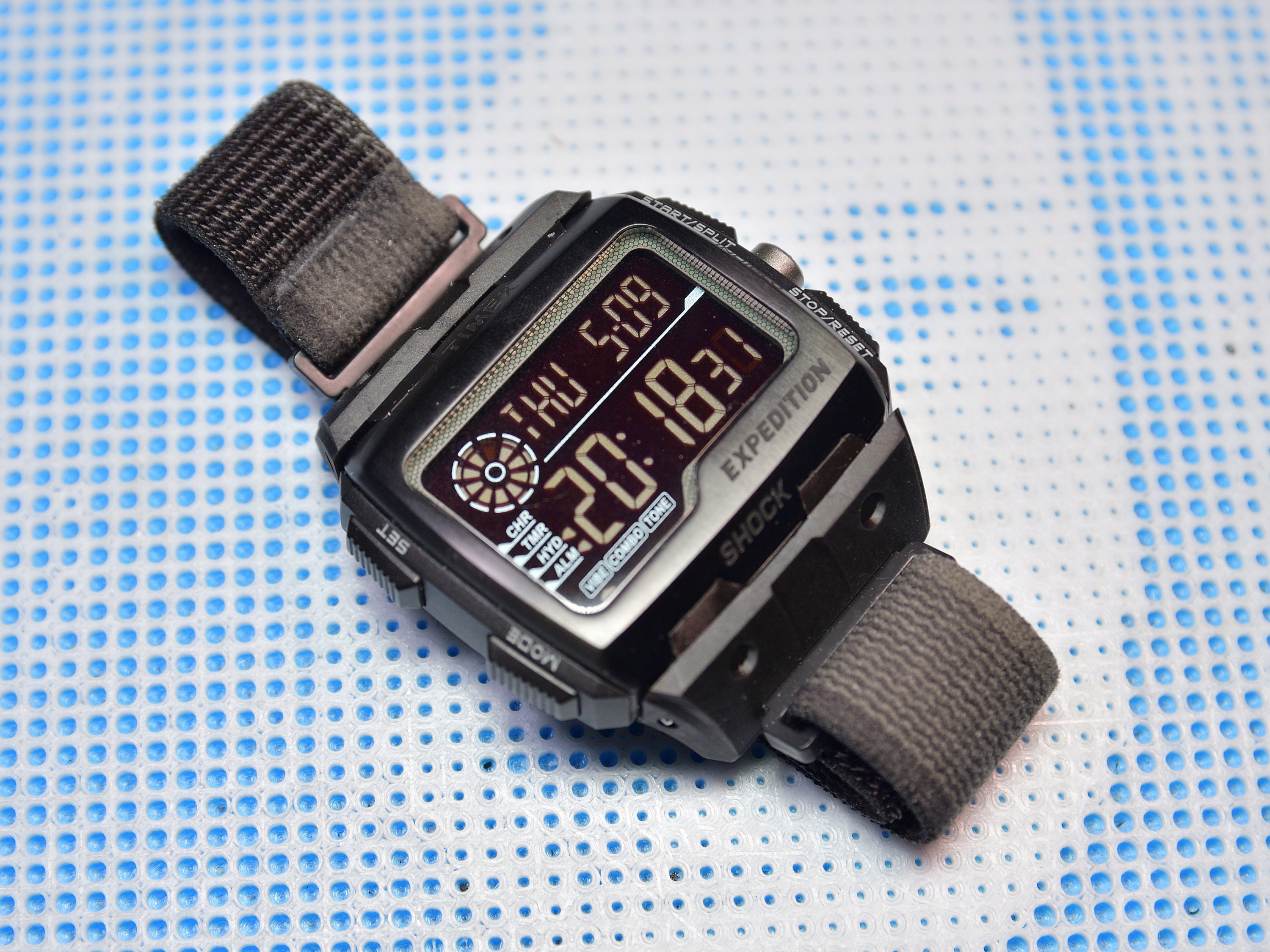 Montre Timex Expedition Digitale 50mm - Résine, Silicone, étanche 100m, Neuve Avec étiquettes