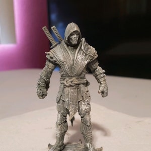 Figura de ninja renacido