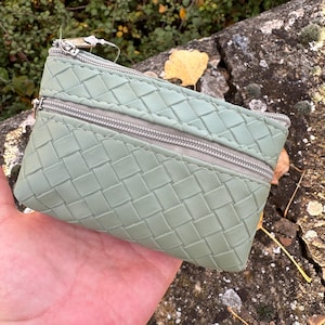 Handgewebte grüne Leder-Geldbörse – kompakt 12 x 8 cm (4,7 x 3,1 Zoll), Doppelreißverschlusstasche/türkisblaue Leder-Geldbörse