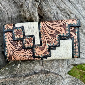 Hand-Painted Cowhide Leather Wallet - Artisan Women’s Long Clutch. Cartera de cuero artesana