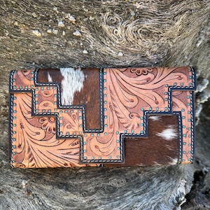 Hand-Painted Cowhide Leather Wallet - Artisan Women’s Long Clutch. Cartera de cuero artesana