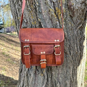 Sac à bandoulière en cuir vintage - Sac à bandoulière en cuir véritable fait à la main pour femmes et hommes - Sac messager rustique. Sac bandoulière en cuir unisexe.