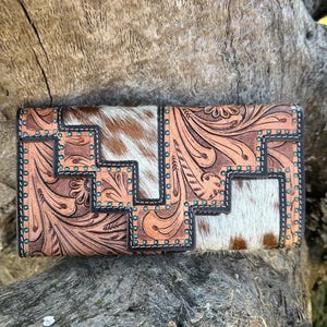 Hand-Painted Cowhide Leather Wallet - Artisan Women’s Long Clutch. Cartera de cuero artesana