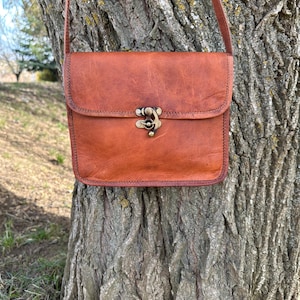Sac à bandoulière en cuir vintage, petit sac à bandoulière marron, sac à main en cuir fait main pour femmes et hommes. Sac à bandoulière en cuir unisexe.