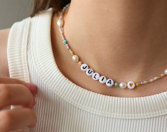 Collana con perline color pastello con nome personalizzato e collana di perle d'acqua dolce