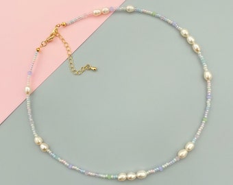 Collana con perline di colore pastello e perle d'acqua dolce