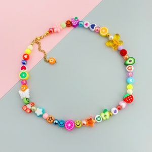 Collar de cuentas de colores brillantes y funky con combinación dispareja inspirado en los años 90