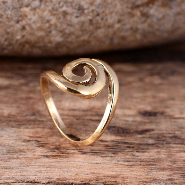 Bague spirale en laiton doré, bague Boho, bague de déclaration, bague spirale, tourbillon, cadeau, bague de promesse, bague unique, bague asymétrique, bague de yoga de méditation