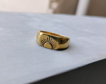 Gold Sun Signet Ring, Sunburst Ring, Brass Half Sun Ring, Stacking Ring, Delicate Sunshine Band Ring, Sun Ring, Gift for Her, Signet Ring