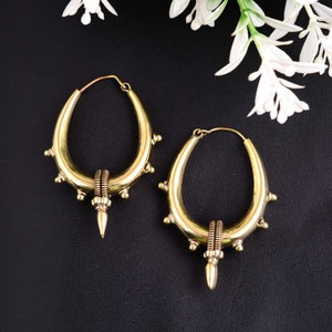 Aros con pinchos, aros con pinchos dorados, aros con pinchos ovalados, pendientes de latón, pendientes de oro, regalo para ella, pendientes bohemios