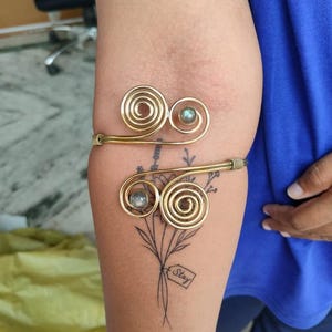 Gold Spiral Arm Cuff, Labradorite Boho Upper Arm Bracelet, Goddess Bracelet, Spiral Arm Cuff, Gemstones Armlet, Stone Bohemian Jewelry Gift