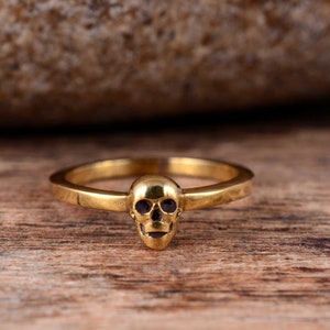 Bague tête de mort en laiton faite main : bijoux motards gothiques unisexe