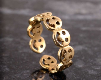 Anillo dorado con carita sonriente, anillo de carita feliz, anillo de carita sonriente, anillo de latón con emoji, anillo minimalista, regalo de cumpleaños