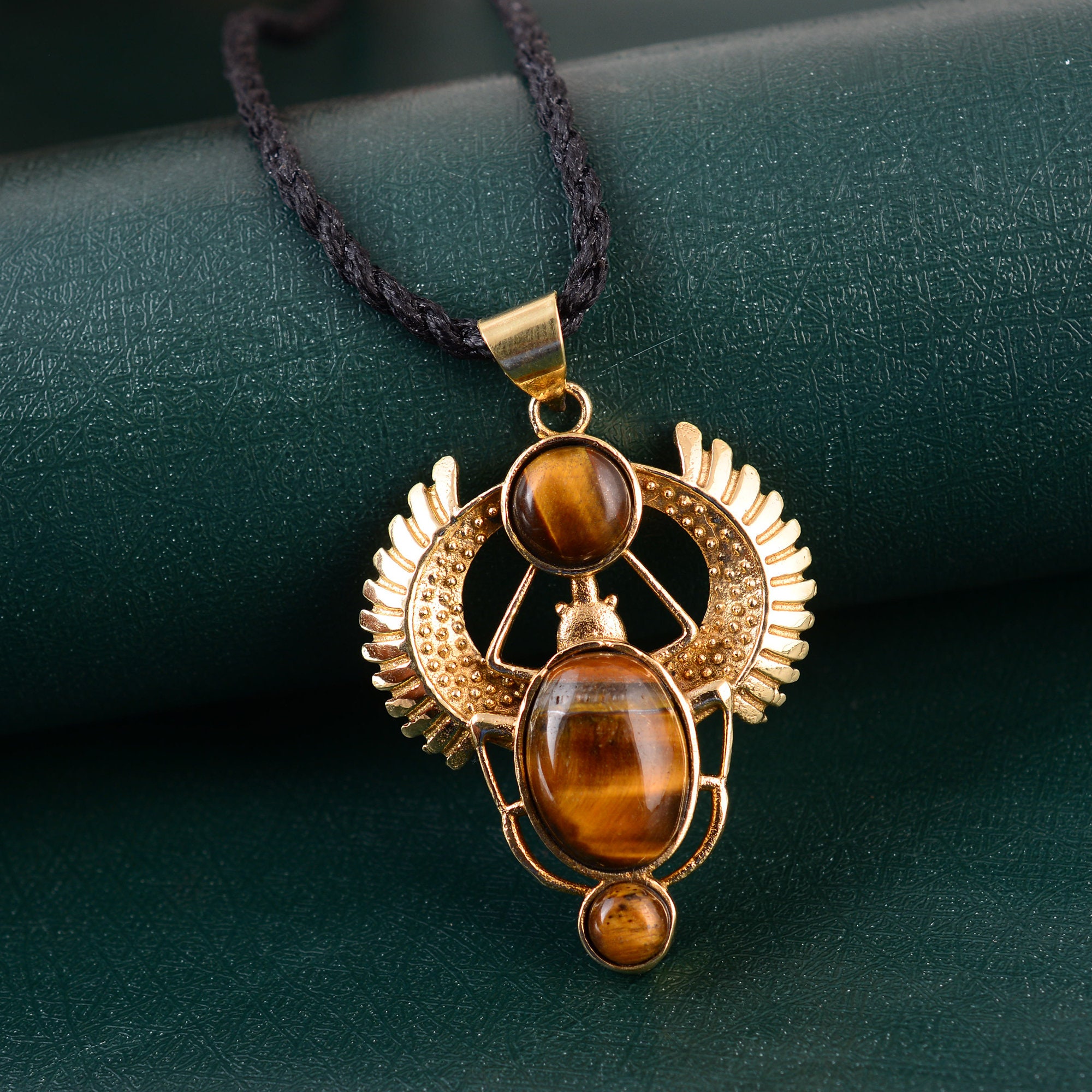 Collier Pendentif Scarabée égyptien En œil De Tigre Et Bronze - Bijou Ethnique - Longueur 51-55 Cm
