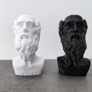 Filigrane Kanne der Sokrates Skulptur