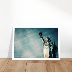 Statue of Liberty New York City Travel Photo Printable Digital Download – NYC Skyline Wall Art, Colour Print, Architecture Décor