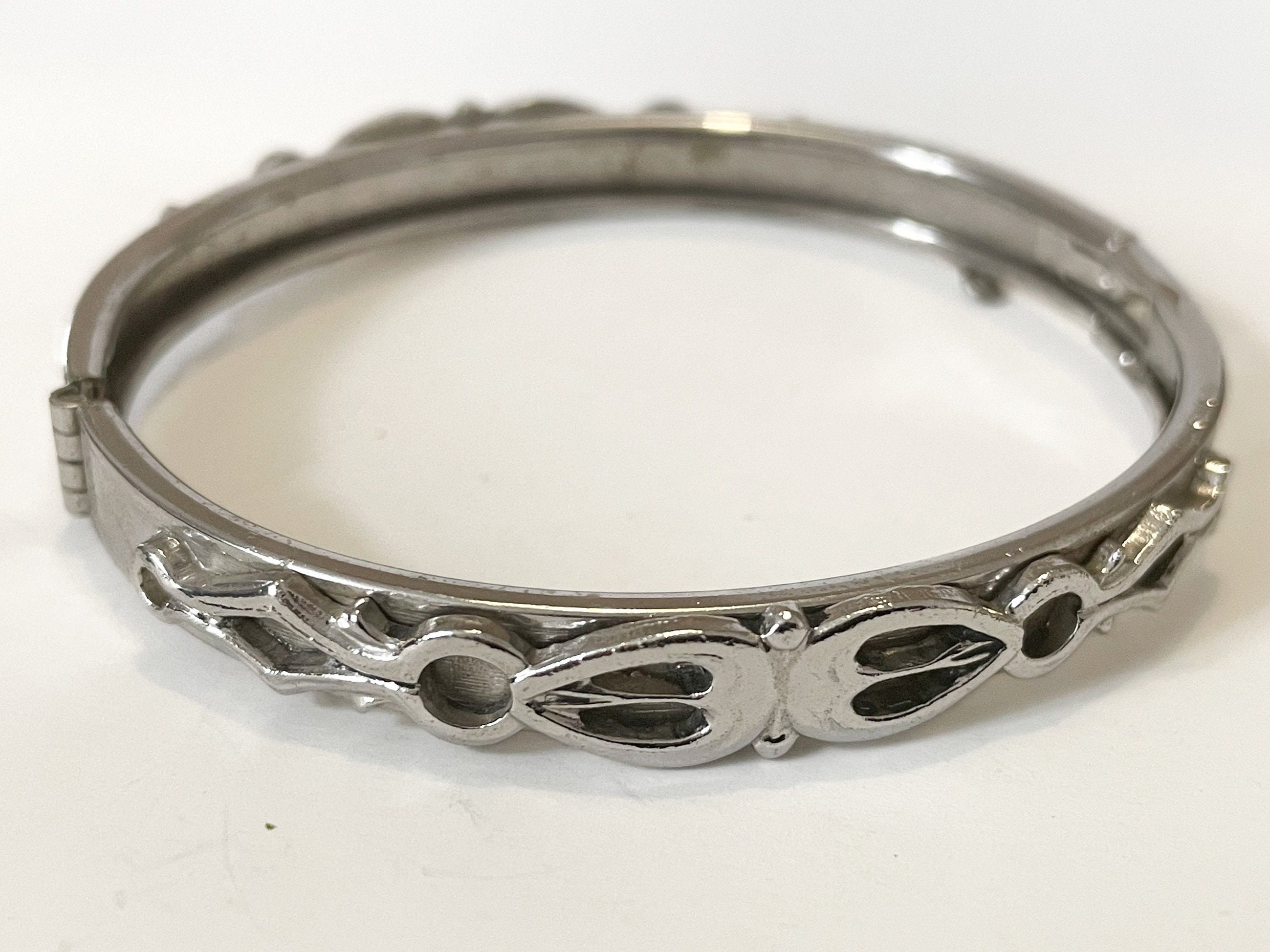 【VINTAGE HOLLYWOOD】Vintage 2008 Square Bracelet Vintage Light Weight Open Work Silver Tone Square Link