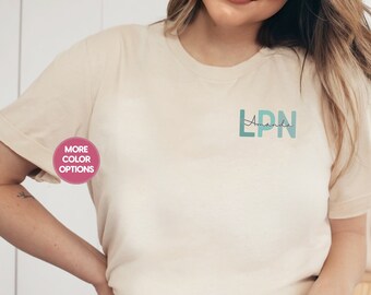 Gepersonaliseerde lpn-shirt, aangepast lpn-shirt voor lpn cadeau voor lpn-gelicentieerde verpleegkundige tshirt lpn T-shirt rn-shirt lpn afstudeercadeau voor verpleegkundige T-shirt