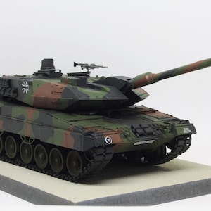 Built Panzer Leopard 2 A5/A6 in 1/35 scale on a wooden base plate image 2