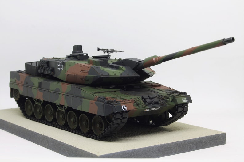 Built Panzer Leopard 2 A5/A6 in 1/35 scale on a wooden base plate image 2