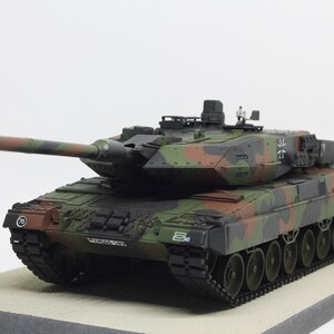 Built Panzer Leopard 2 A5/A6 in 1/35 scale on a wooden base plate image 6