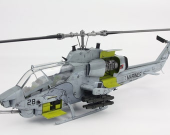 Modèle réduit d'hélicoptère AH-1W Super Cobra à grande échelle 1/35