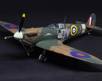 Built Spitfire Mk. IIa No. 19 Squadron Royal Air Force model aircraft in large scale 1/32