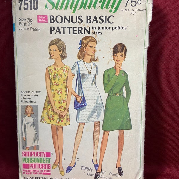 Vintage 1960s Simplicity 7510 Sewing Pattern. A-line dress with three sleeve lengths. Size 7 junior petite. PRE-CUT.