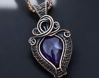 Pingente de fio de cobre ametista enrolado: joia com pedra preciosa oxidada