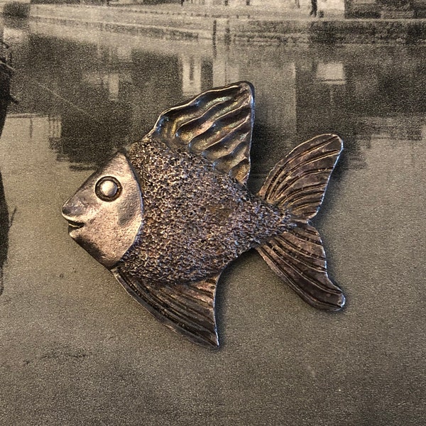 Jacky de G - Cute French Vintage Fish Brooch Silver Tone Signed Jacky de G 1990s