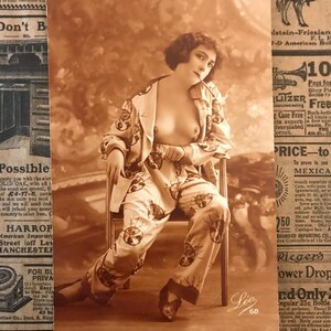 Carte postale édouardienne glamour - ton sépia provocateur - postale non voyagée