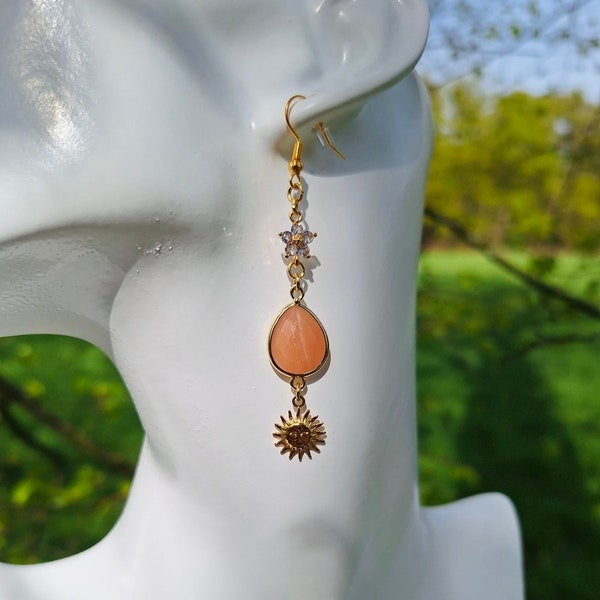 Sunstone earrings with 18k gold plated strass flower and sun charm perfect for summer, beach parties, gift for her