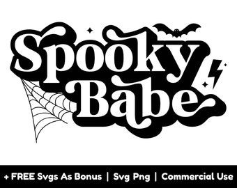 Könnte beinhalten: Schwarz-weißes Grafikdesign mit den Worten "Spooky Babe" in einer Retro-Schriftart. Ein Spinnennetz, eine Fledermaus, ein Blitz und Sterne sind im Design enthalten. Für Halloween.