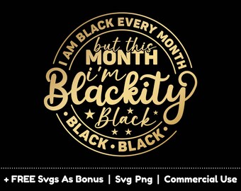 Könnte beinhalten: Goldener Kreisgrafik mit dem Text "I am Black every month but this month I'm Blackity Black" mit Sternen um das Wort "Black".