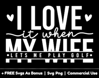 Op de afbeelding: Zwart-wit grafisch ontwerp met de tekst "I LOVE it when MY WIFE lets me play golf." Twee witte harten flankeren de woorden "I LOVE". De tekst is in een vette, schreefloze lettertype.