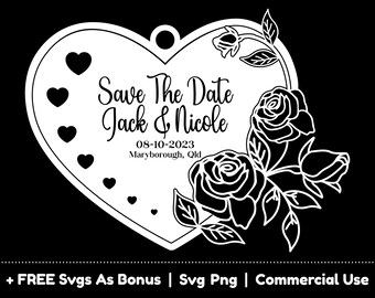 Könnte beinhalten: Ein weißes herzförmiges Design mit dem Text "Save The Date Jack & Nicole" und dem Datum "08-10-2023". Das Design enthält Herz- und Blumenelemente, mit dem Ort "Maryborough, Qld" unten. Das Design befindet sich auf schwarzem Hintergrund.